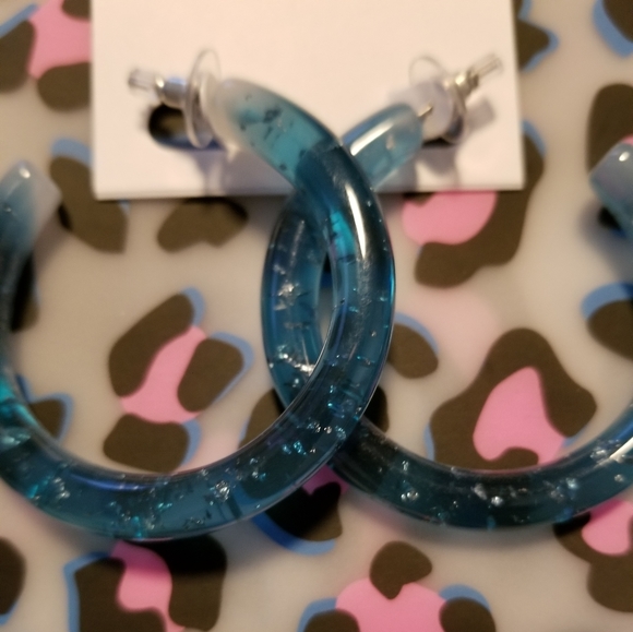 Blue sparkly resin style hoop earrings - Picture 2 of 2